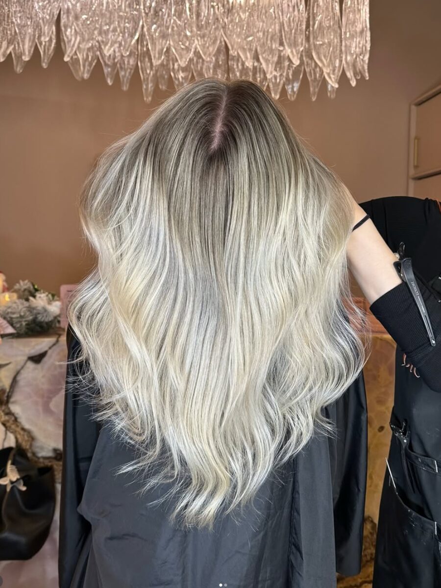 Icy Blond Balayage nach der Behandlung